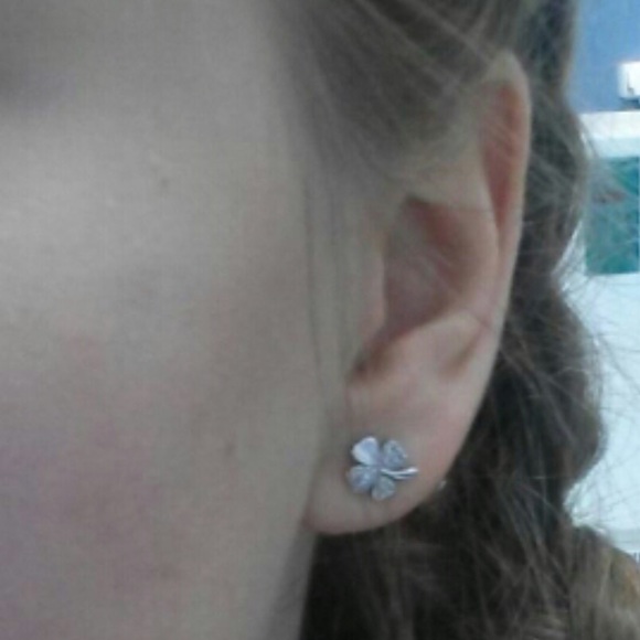 ☘️Sterling Silver Shamrock Earrings - Picture 4 of 5